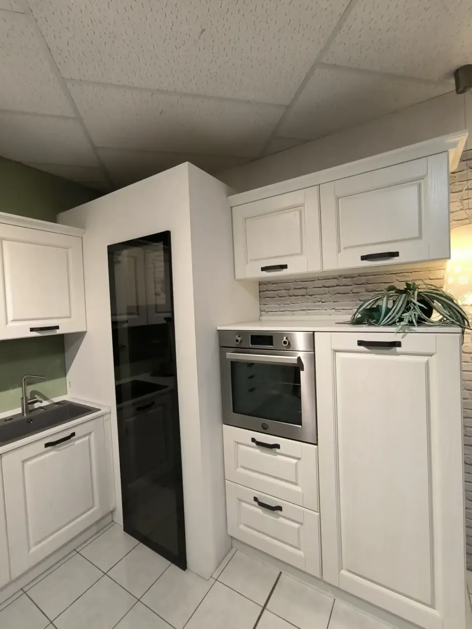 Cucina Maya moderna bianca Atra ad angolo scontata 38%