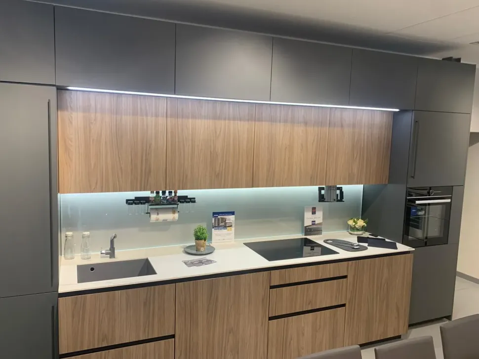 Cucina Metropolis moderna grigia Stosa lineare scontata 50%