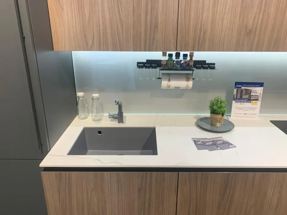 Cucina Metropolis moderna grigia Stosa lineare scontata 50%