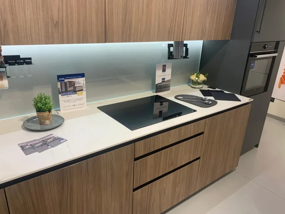 Cucina Metropolis moderna grigia Stosa lineare scontata 50%