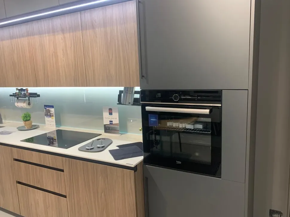 Cucina Metropolis moderna grigia Stosa lineare scontata 50%