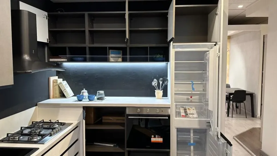 Cucina Mobilturi moderna ad angolo bianca in laminato materico Newmeg