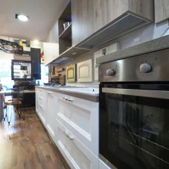 Cucina modello Cucina shabby chic lineare 4 metri con piano penisola  Nuovi mondi cucine PREZZO SCONTATO 64%