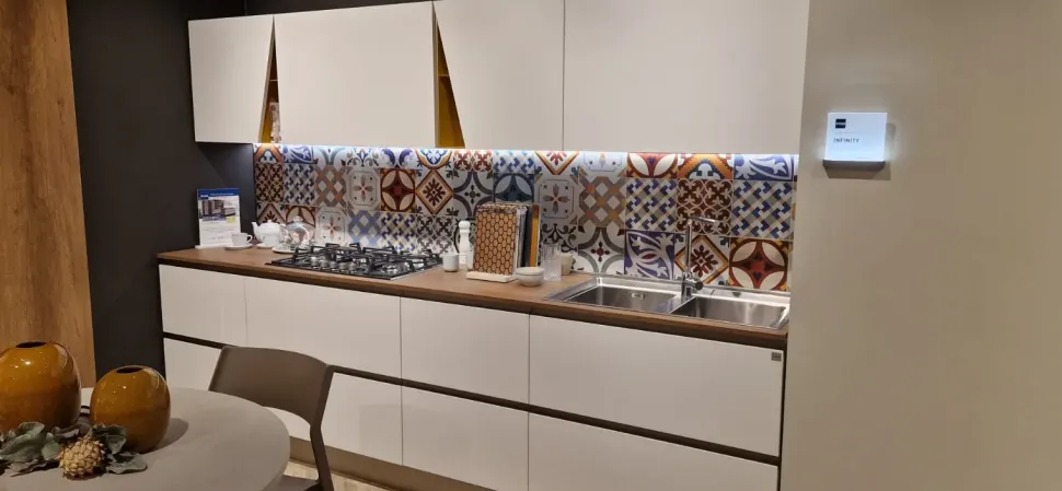 Cucina moderna ad angolo Infinity Stosa a prezzo ribassato