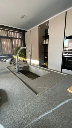 Cucina moderna ad isola Bluna Binova a prezzo scontato