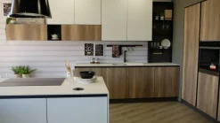 Cucina moderna bianca Mobilturi ad isola Stratos in Offerta Outlet
