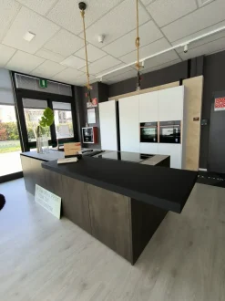 Cucina moderna con isola Lab13 Aran a prezzo ribassato