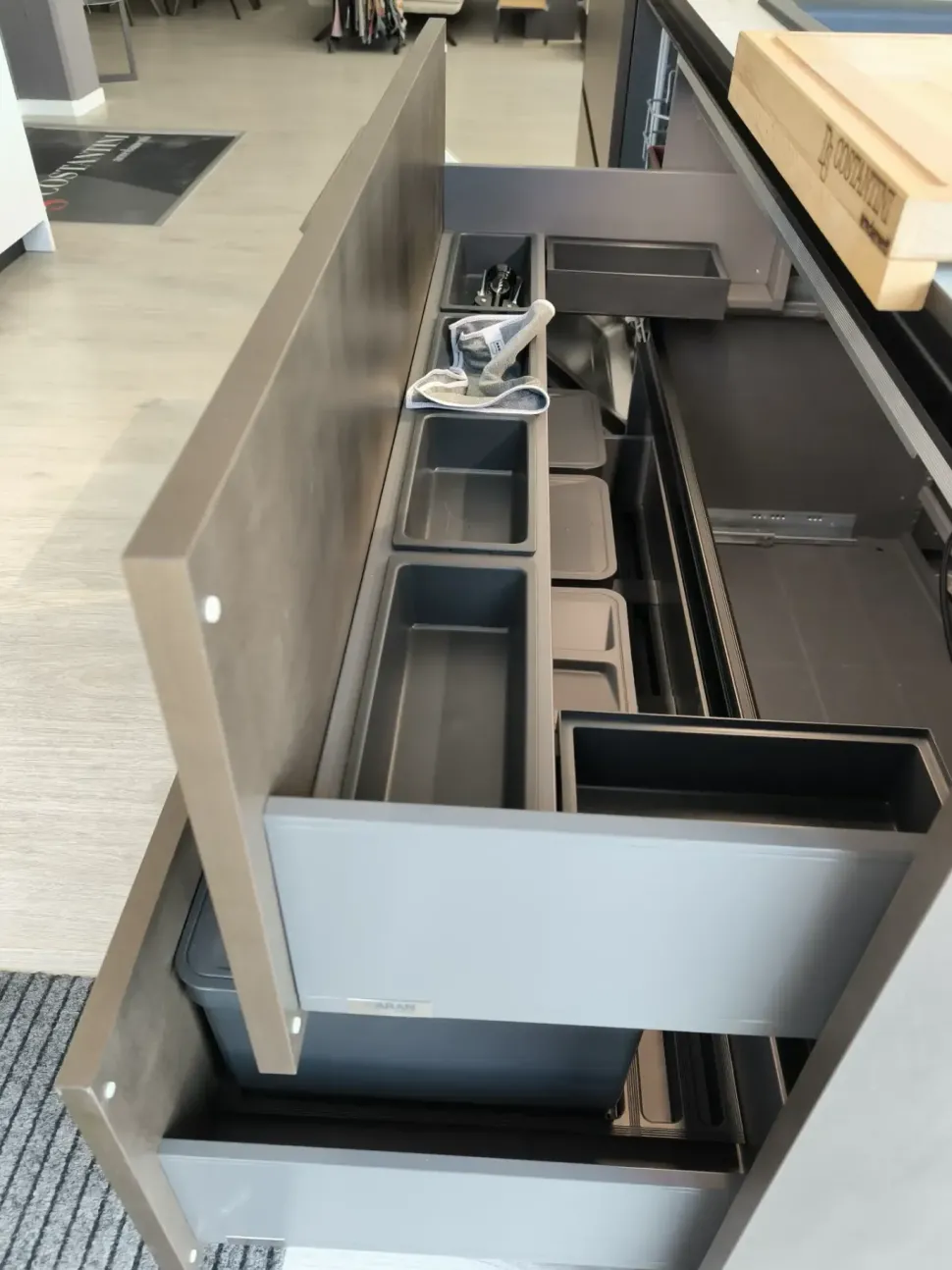 Cucina moderna con isola Lab13 Aran a prezzo ribassato