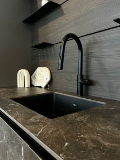 Cucina moderna con isola Aspen Doimo cucine a prezzo ribassato