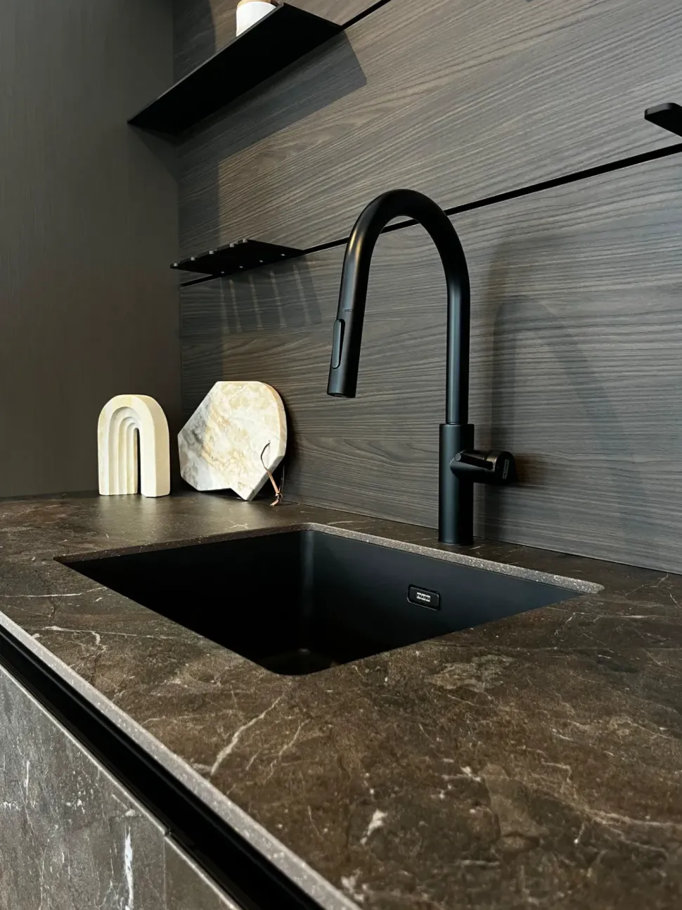 Cucina moderna con isola Aspen Doimo cucine a prezzo ribassato