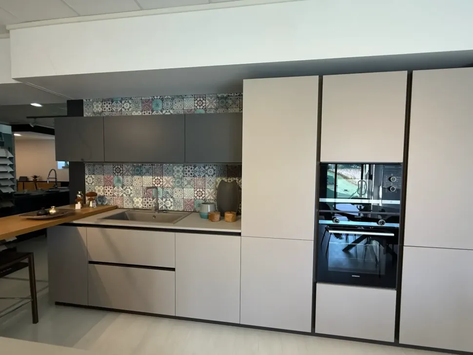 Cucina moderna con isola Loft xxl Arrex a prezzo ribassato