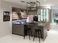 Cucina moderna grigio Scavolini con penisola Mia scontata