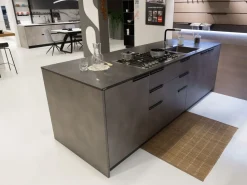 Cucina moderna grigio Scavolini con penisola Mia scontata