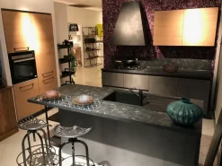 Cucina moderna in cemento antracite-legno Atma a PREZZI OUTLET