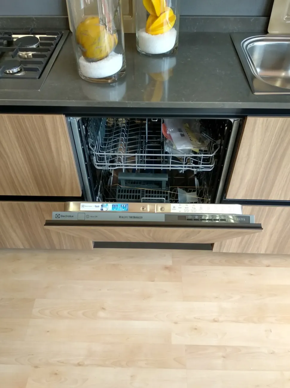 Cucina moderna lineare Cubodesign Cucina noce dozuki a prezzo ribassato