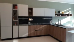 Cucina moderna noce Essebi con penisola Azimut in offerta