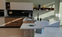 Cucina moderna noce Essebi con penisola Azimut in offerta