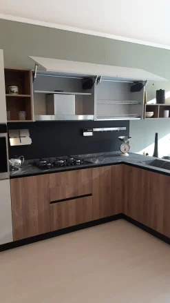 Cucina moderna noce Essebi con penisola Azimut in offerta