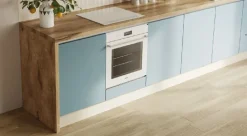 Cucina moderna nordic celeste, effetto legno, scontata 53%. Progettata da un interno.