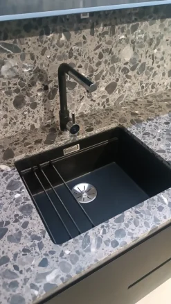 Cucina N elle e inside moderna altri colori Cesar con penisola scontata 50%