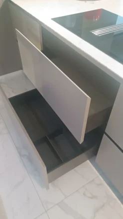 Cucina N elle e inside moderna altri colori Cesar con penisola scontata 50%