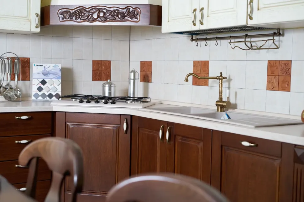 Cucina noce country ad angolo Doppio dentello Artigianale in offerta