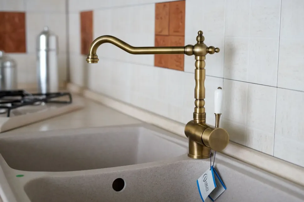 Cucina noce country ad angolo Doppio dentello Artigianale in offerta