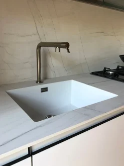 Cucina Nova cucina design lineare bianca in laccato opaco Smart