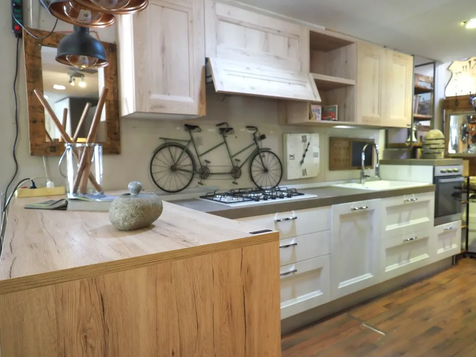 Cucina Nuovi mondi cucine Cucina shabby white con penisola in offerta OFFERTA OUTLET sconto 66%