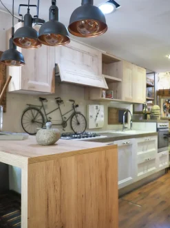 Cucina Nuovi mondi cucine Cucina shabby white con penisola in offerta OFFERTA OUTLET sconto 66%