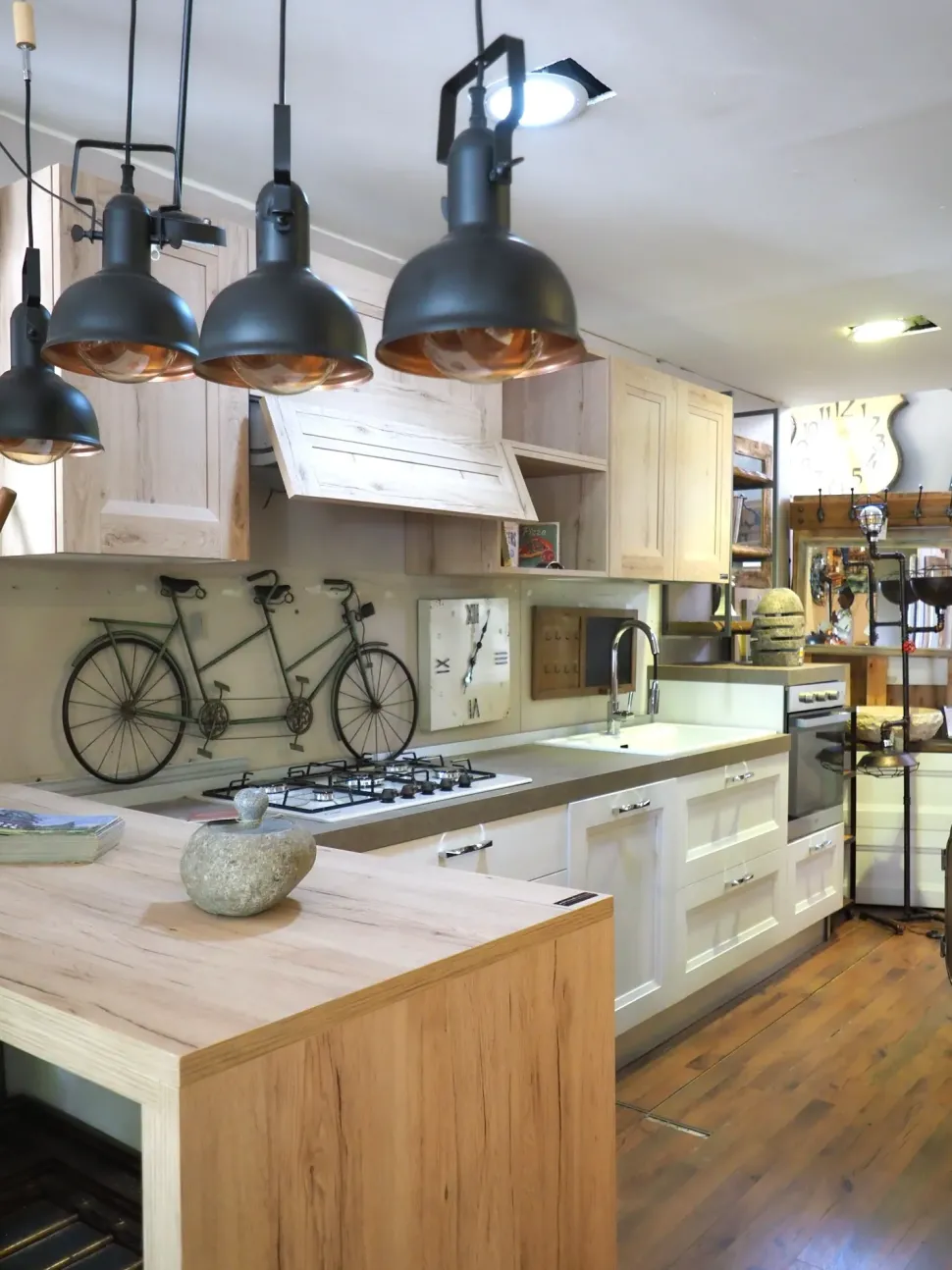 Cucina Nuovi mondi cucine Cucina shabby white con penisola in offerta OFFERTA OUTLET sconto 66%