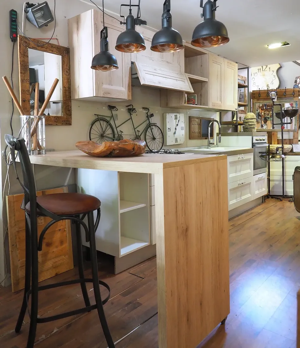 Cucina Nuovi mondi cucine Cucina shabby white con penisola in offerta OFFERTA OUTLET sconto 66%