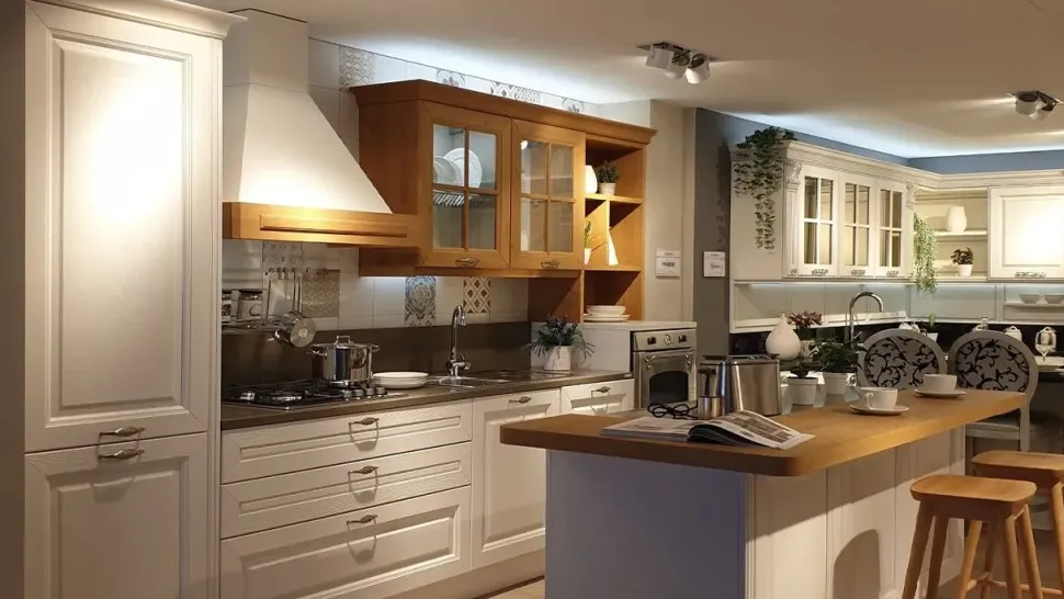 Cucina Pavese classica bianca Veneta cucine con isola scontata 50%