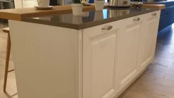 Cucina Pavese classica bianca Veneta cucine con isola scontata 50%