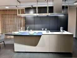 Cucina Poliform moderna con penisola altri colori in laccata opaco Phoenix