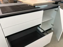 Cucina  pop moderna bianca Mobilturi con isola scontata 61%