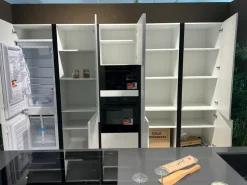 Cucina  pop moderna bianca Mobilturi con isola scontata 61%