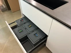 Cucina  pop moderna bianca Mobilturi con isola scontata 61%