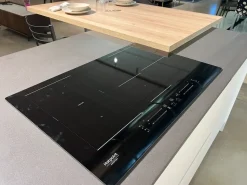 Cucina  pop moderna bianca Mobilturi con isola scontata 61%