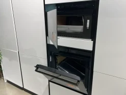 Cucina  pop moderna bianca Mobilturi con isola scontata 61%