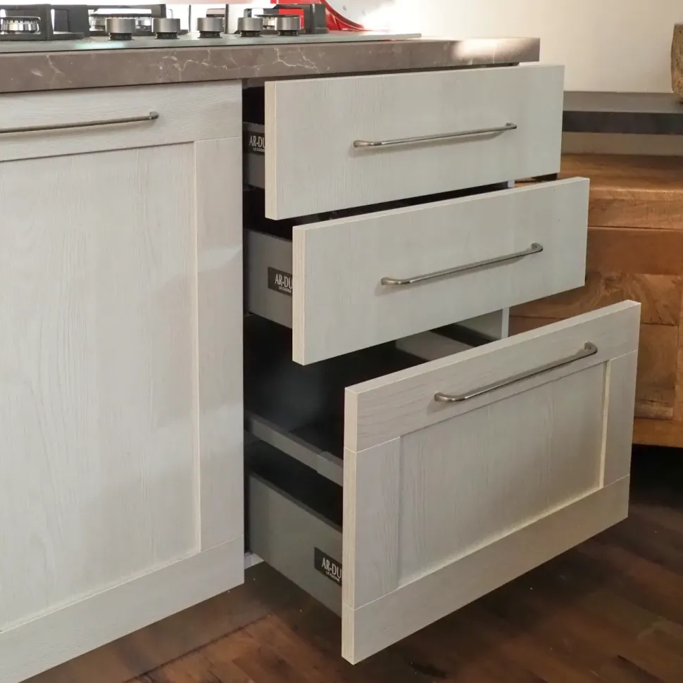 Cucina provenzale lineare Cucina shabby white Nuovi mondi collection a prezzo ribassato