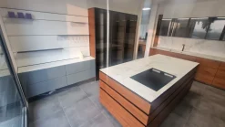 Cucina rossa design con isola Antares Cucina 45* a soli 27200 Euro