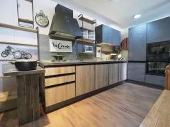 Cucina rovere chiaro industriale con penisola Cucina industrial colonne e piano snack  Collezione esclusiva