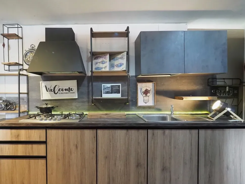 Cucina rovere chiaro industriale con penisola Cucina industrial colonne e piano snack Collezione esclusiva