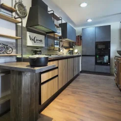 Cucina rovere chiaro industriale con penisola Cucina industrial colonne e piano snack Collezione esclusiva