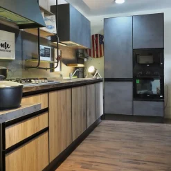 Cucina rovere chiaro industriale con penisola Cucina industrial colonne e piano snack Collezione esclusiva