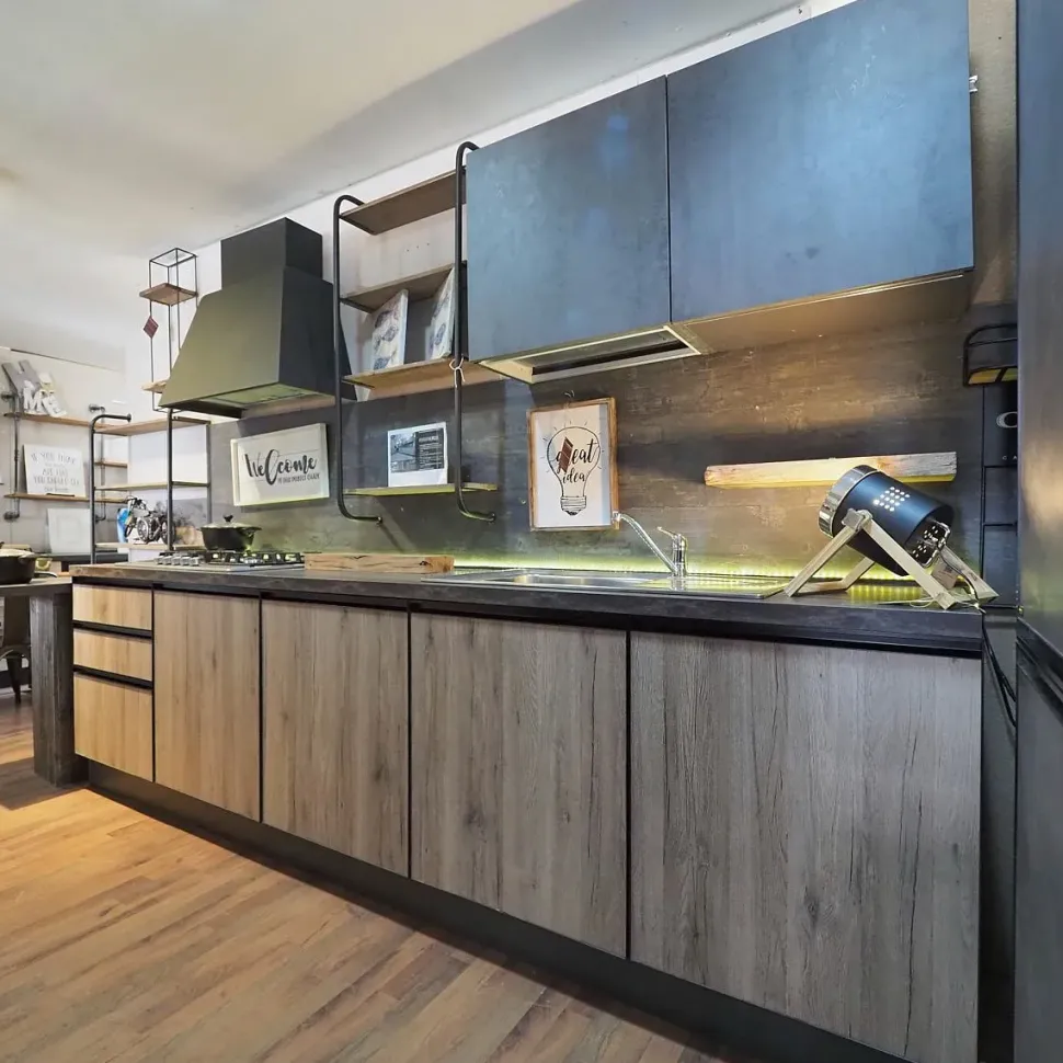 Cucina rovere chiaro industriale con penisola Cucina industrial colonne e piano snack Collezione esclusiva