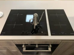 Cucina rovere chiaro moderna con penisola Ak project Arrital