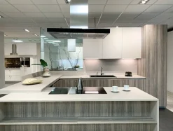 Cucina rovere chiaro moderna con penisola Ak project Arrital