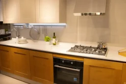 Cucina rovere chiaro moderna ad angolo Dialogo Veneta cucine